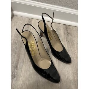 SALVATORE FERRAGAMO Italy sz 7 Black‎ Patent Leather Closed Toe Heels Pumps